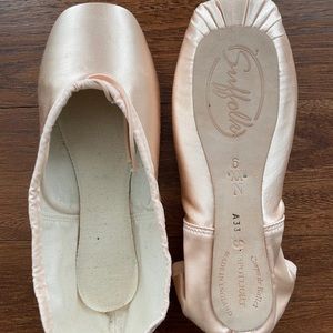Suffolk size 6 XX N pointe shoes